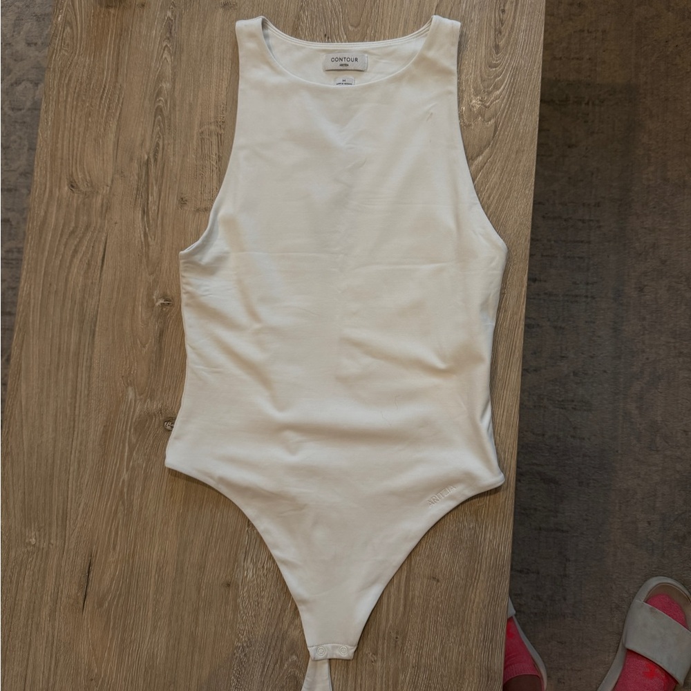 NWOT Aritzia Original Contour ‘90s bodysuit